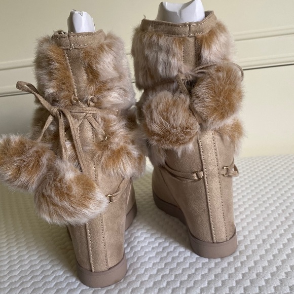 Boots - Picture 2 of 6